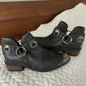 leather booties with buckles excellent condition